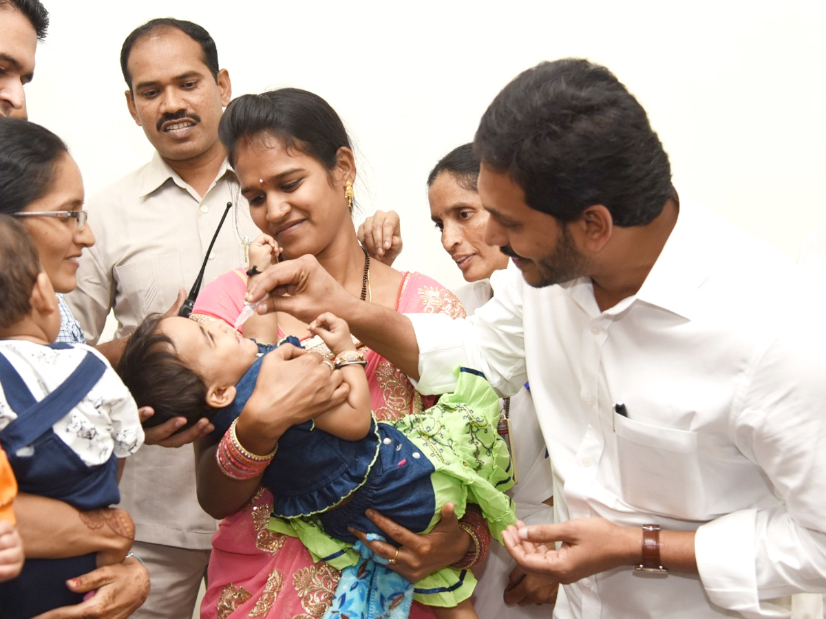 CM YS Jagan Gives Polio Drops To A Child In Camp Office - Sakshi7