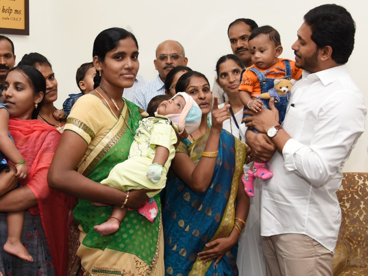 CM YS Jagan Gives Polio Drops To A Child In Camp Office - Sakshi9