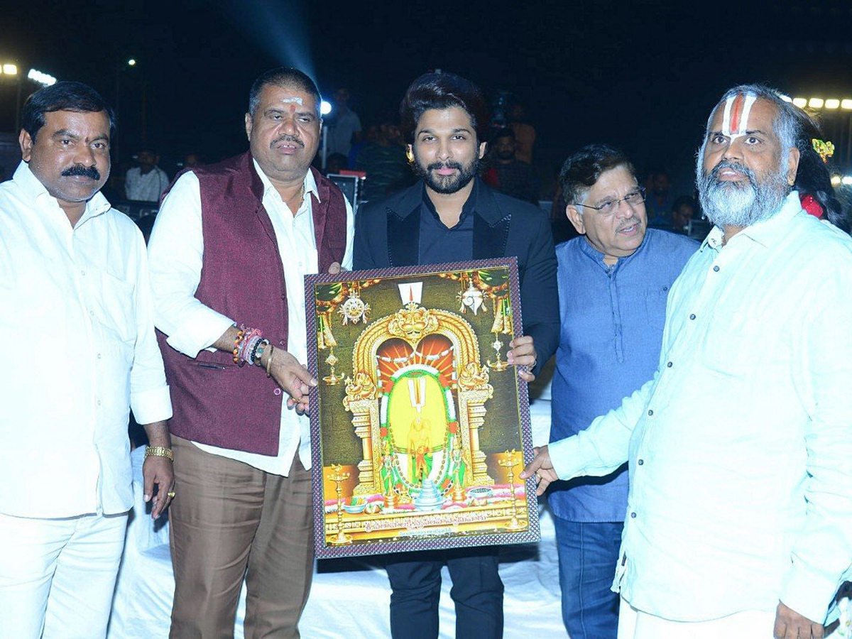  Ala Vaikunthapurramuloo Success Celebrations at VIZAG Photo Gallery - Sakshi15