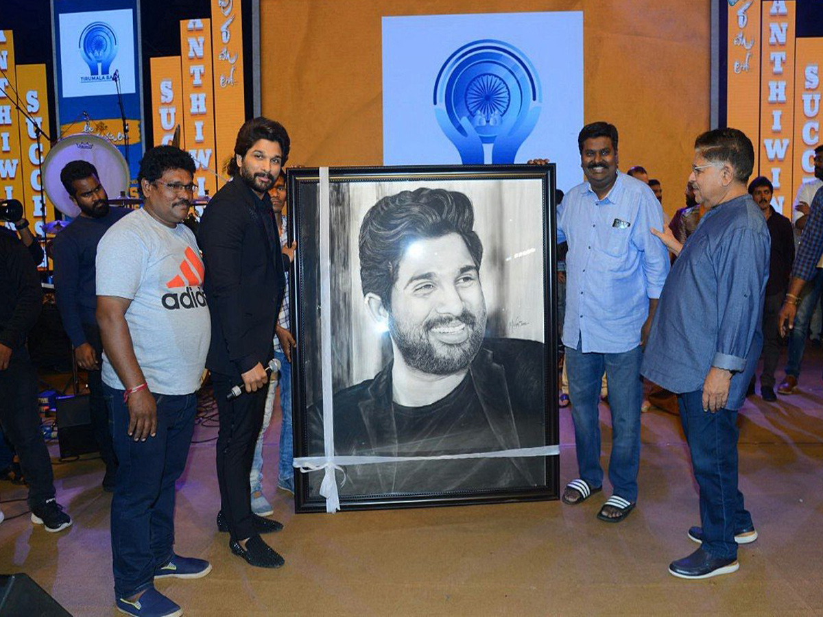  Ala Vaikunthapurramuloo Success Celebrations at VIZAG Photo Gallery - Sakshi17