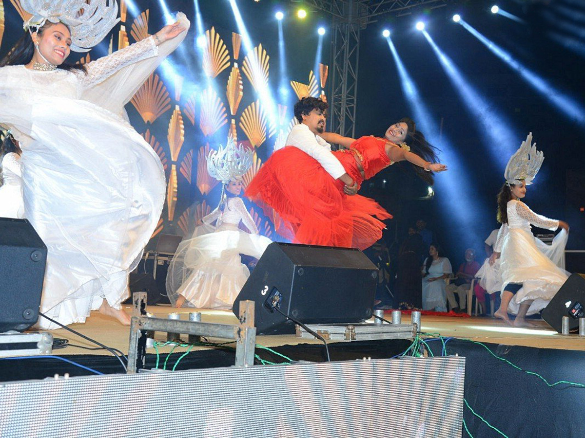  Ala Vaikunthapurramuloo Success Celebrations at VIZAG Photo Gallery - Sakshi9