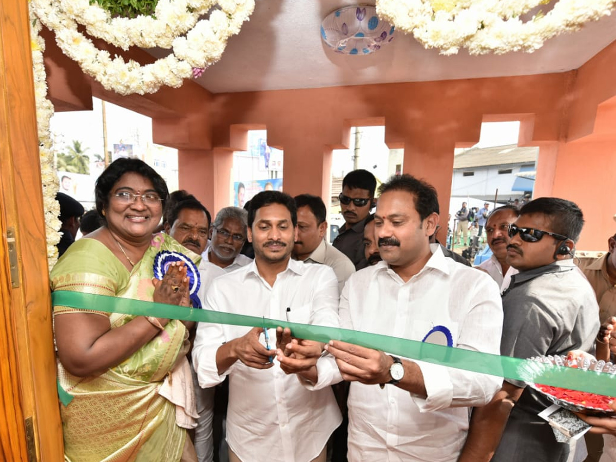 AP CM YS Jagan launch YSR Aarogyasri Filet Project In Eluru Photo Gallery - Sakshi13