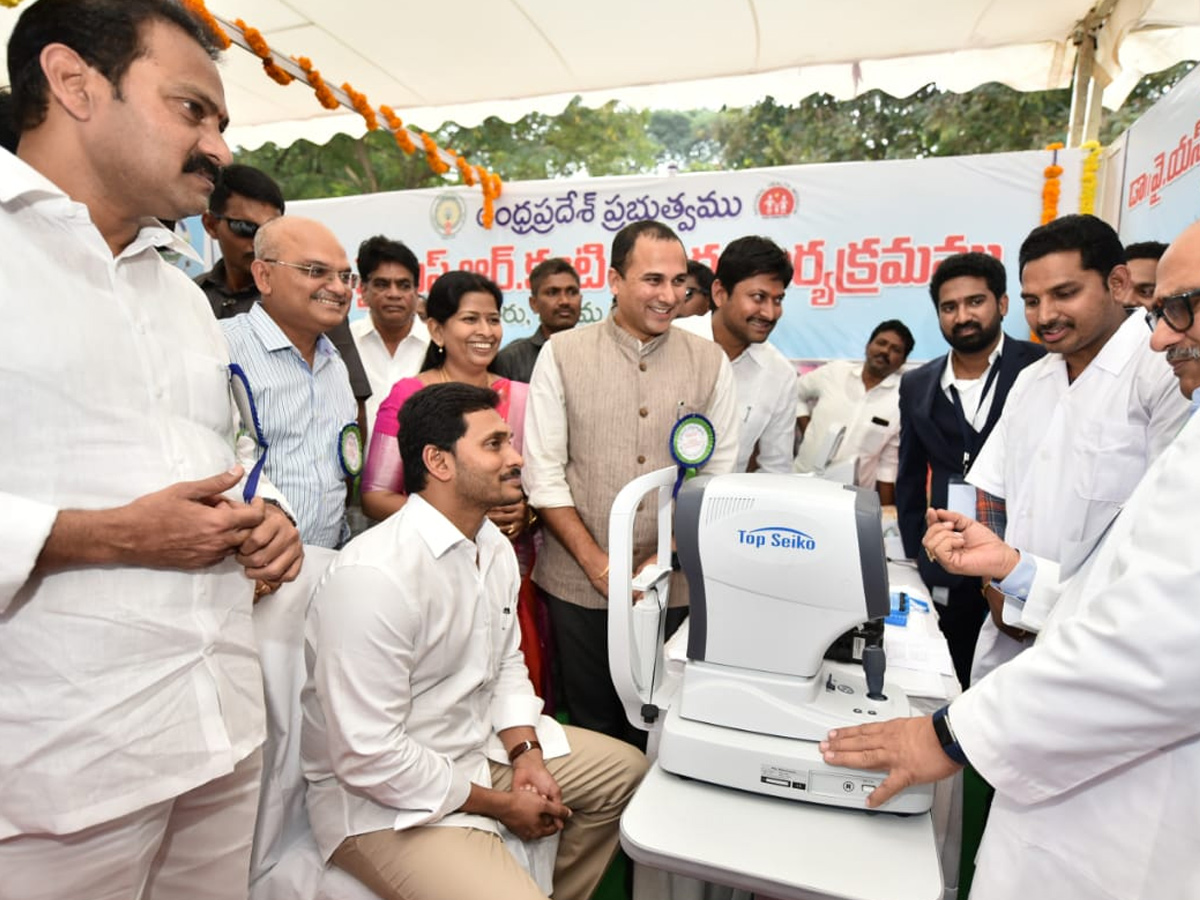 AP CM YS Jagan launch YSR Aarogyasri Filet Project In Eluru Photo Gallery - Sakshi14