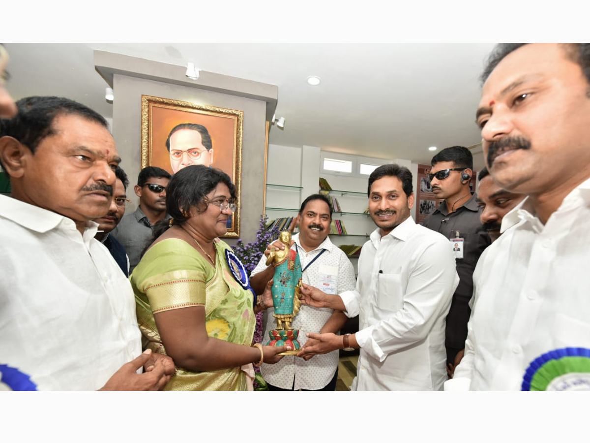 AP CM YS Jagan launch YSR Aarogyasri Filet Project In Eluru Photo Gallery - Sakshi9