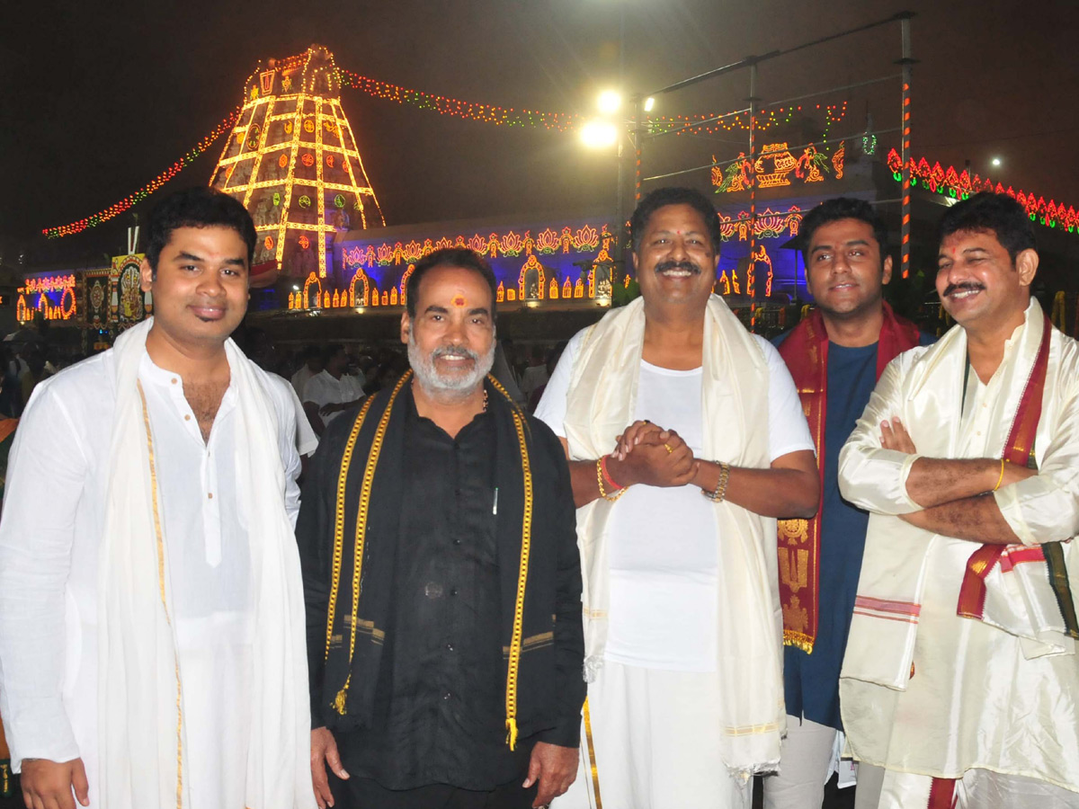 Celebrities visit Tirumala Temple Photo Gallery - Sakshi3