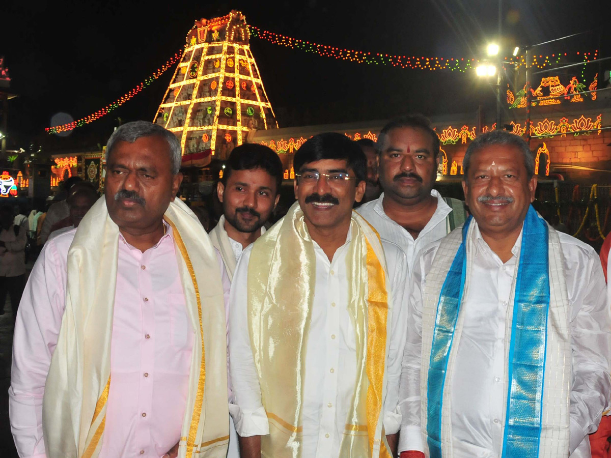 Celebrities visit Tirumala Temple Photo Gallery - Sakshi19