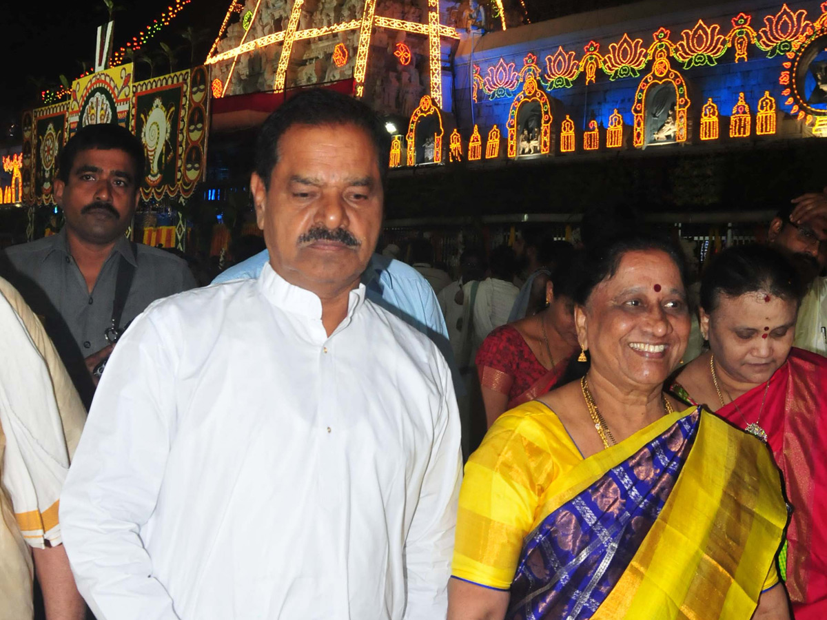 Celebrities visit Tirumala Temple Photo Gallery - Sakshi23