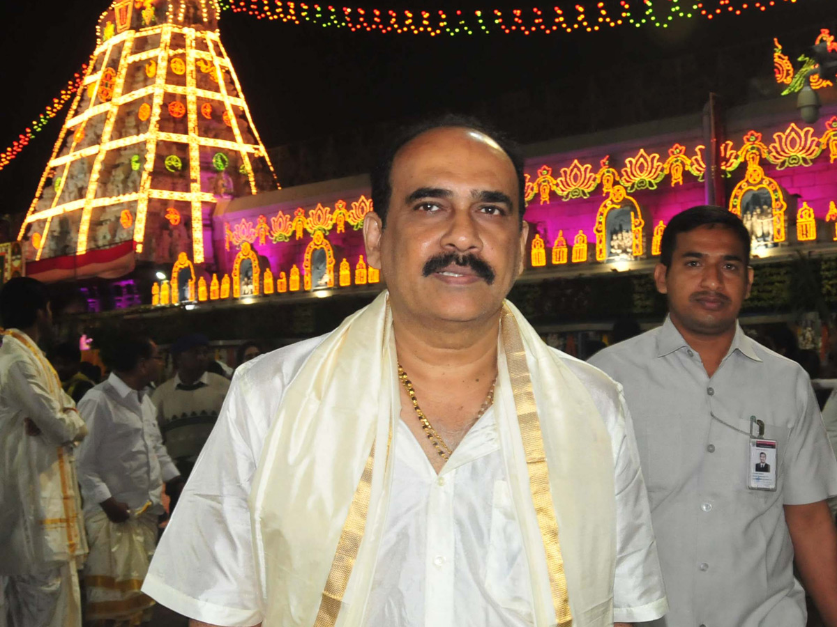 Celebrities visit Tirumala Temple Photo Gallery - Sakshi24