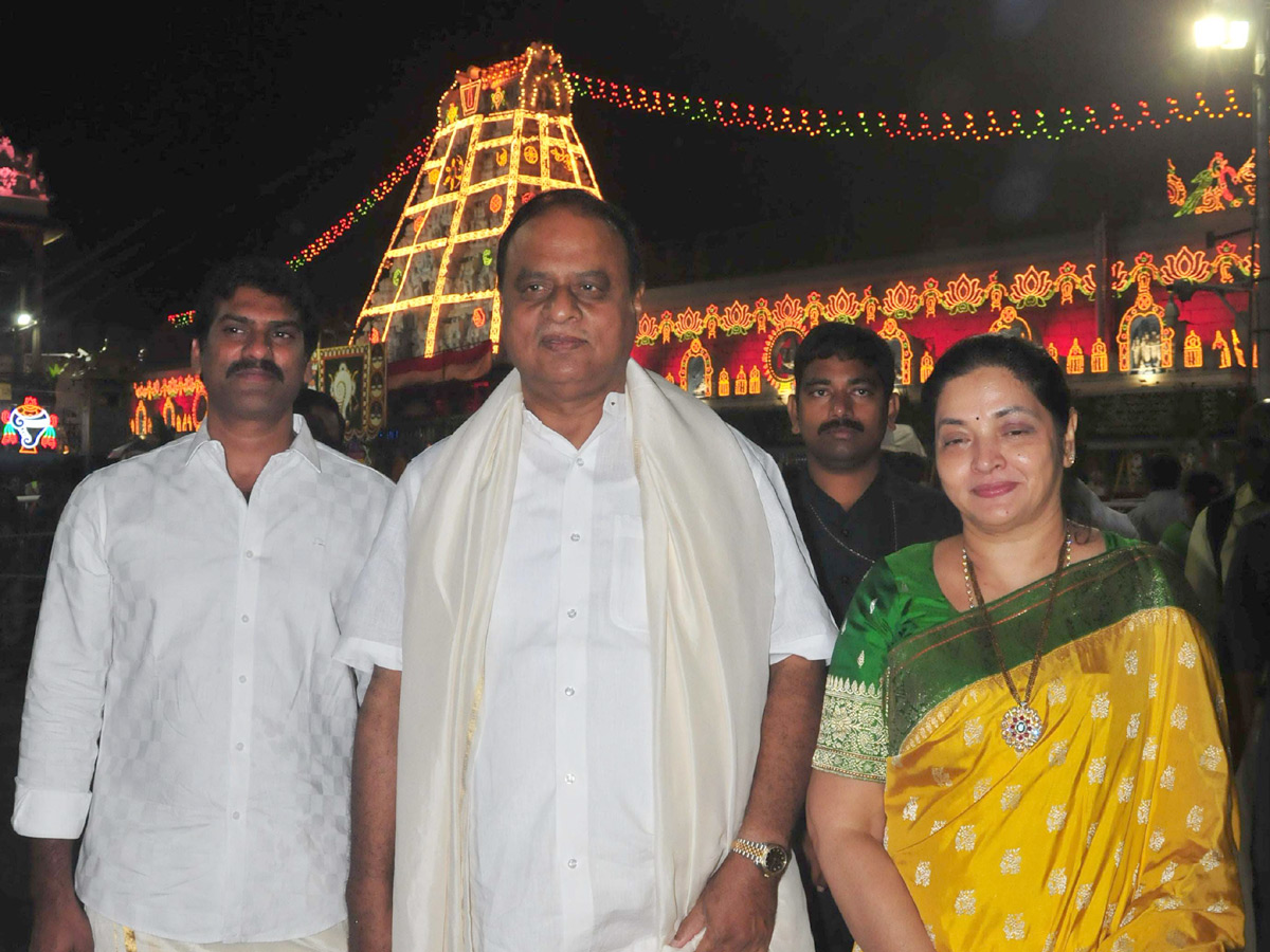 Celebrities visit Tirumala Temple Photo Gallery - Sakshi28