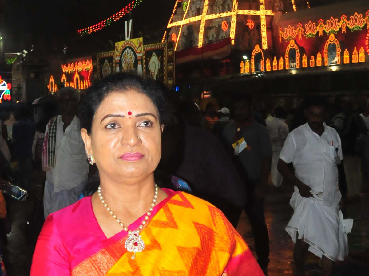 Celebrities visit Tirumala Temple Photo Gallery - Sakshi5