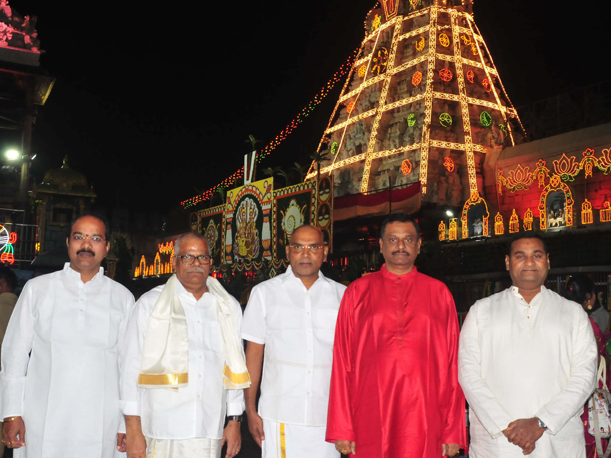 Celebrities visit Tirumala Temple Photo Gallery - Sakshi37