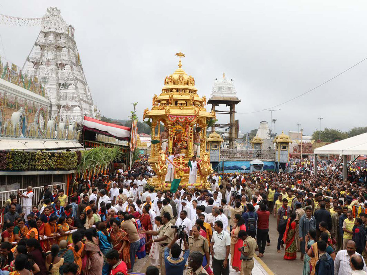 Vaikunta Ekadasi Celebrations Ap and Telangana Photo Gallery - Sakshi12