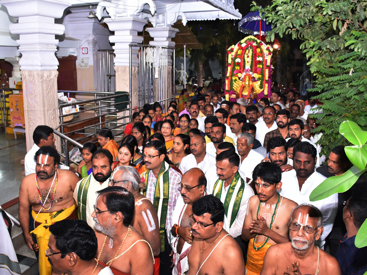 Vaikunta Ekadasi Celebrations Ap and Telangana Photo Gallery - Sakshi3