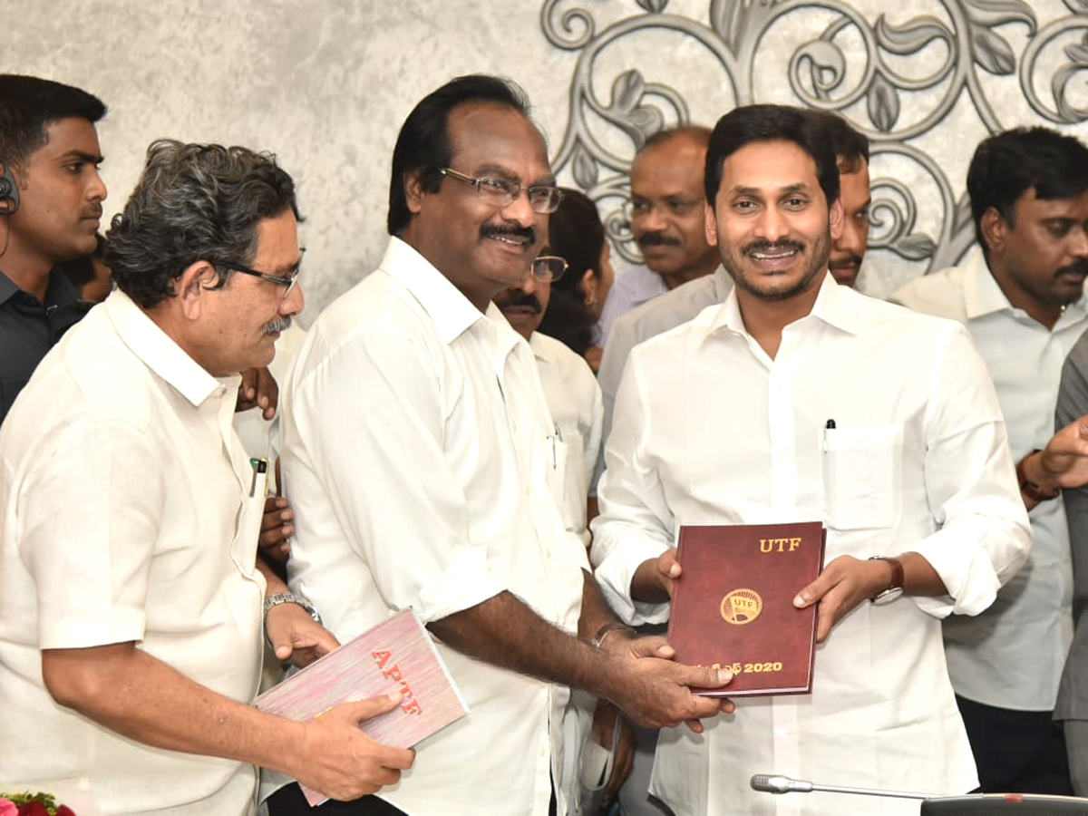 Ys Jagan Mohan Reddy Launch in Dairies 2020 Photo Gallery - Sakshi1