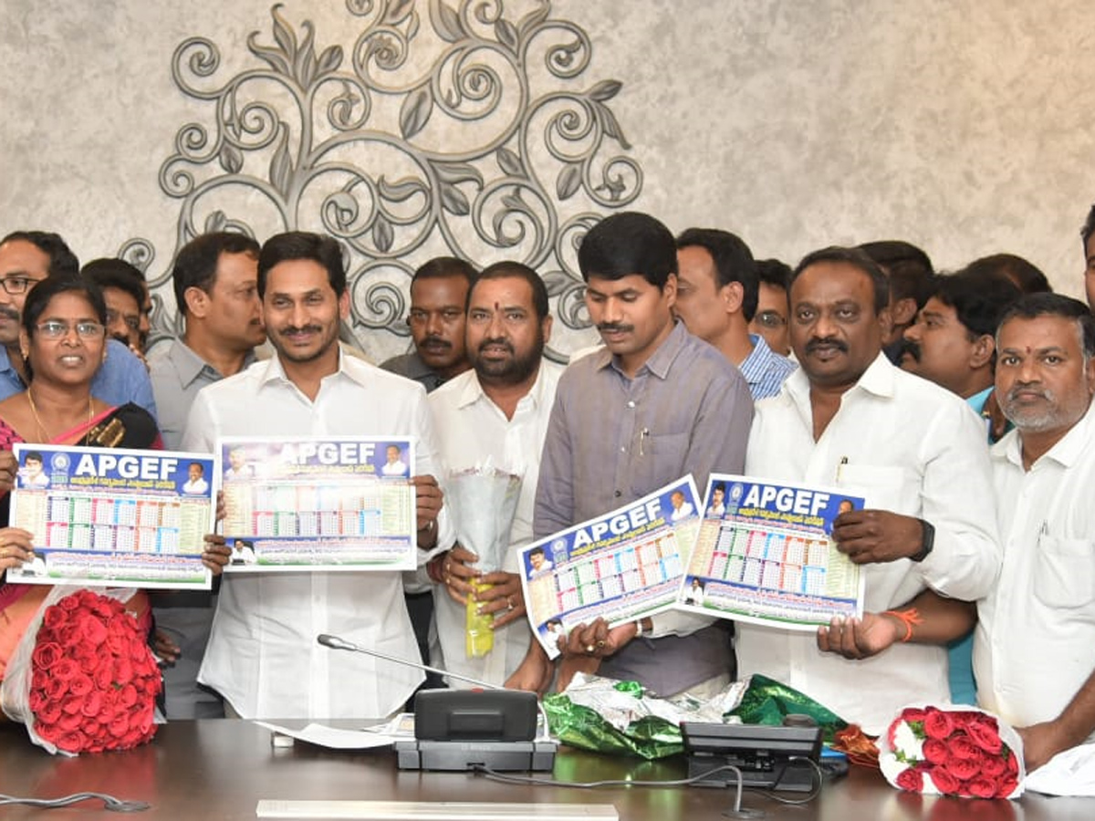 Ys Jagan Mohan Reddy Launch in Dairies 2020 Photo Gallery - Sakshi15