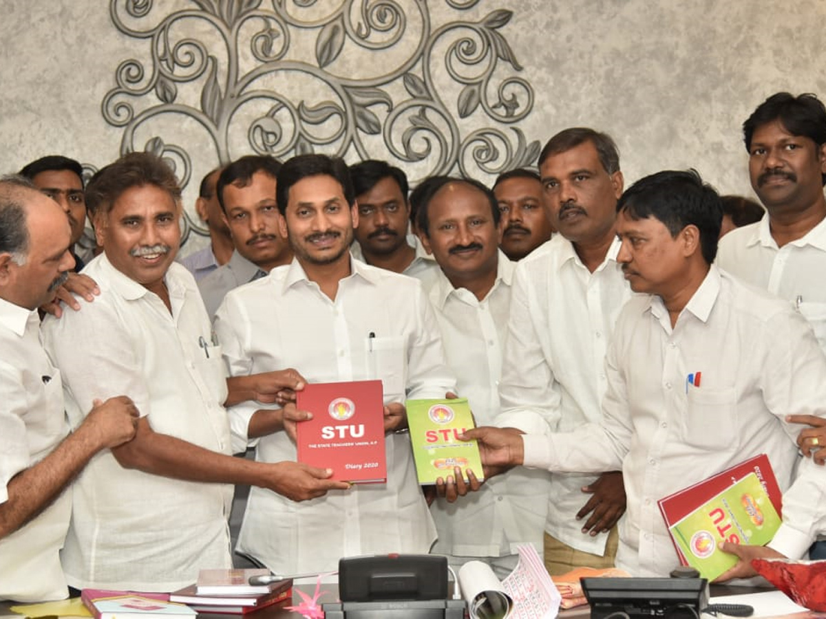 Ys Jagan Mohan Reddy Launch in Dairies 2020 Photo Gallery - Sakshi16