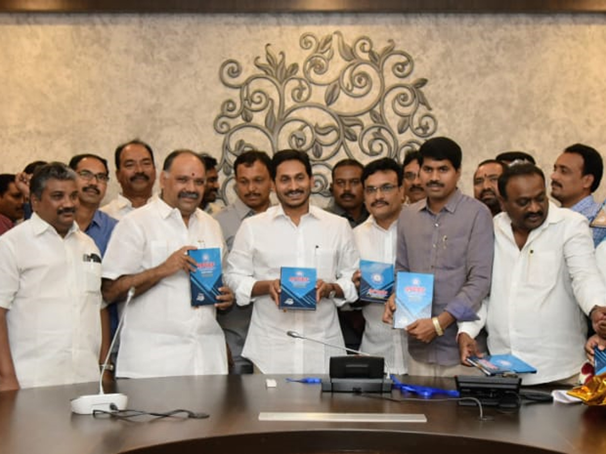 Ys Jagan Mohan Reddy Launch in Dairies 2020 Photo Gallery - Sakshi18