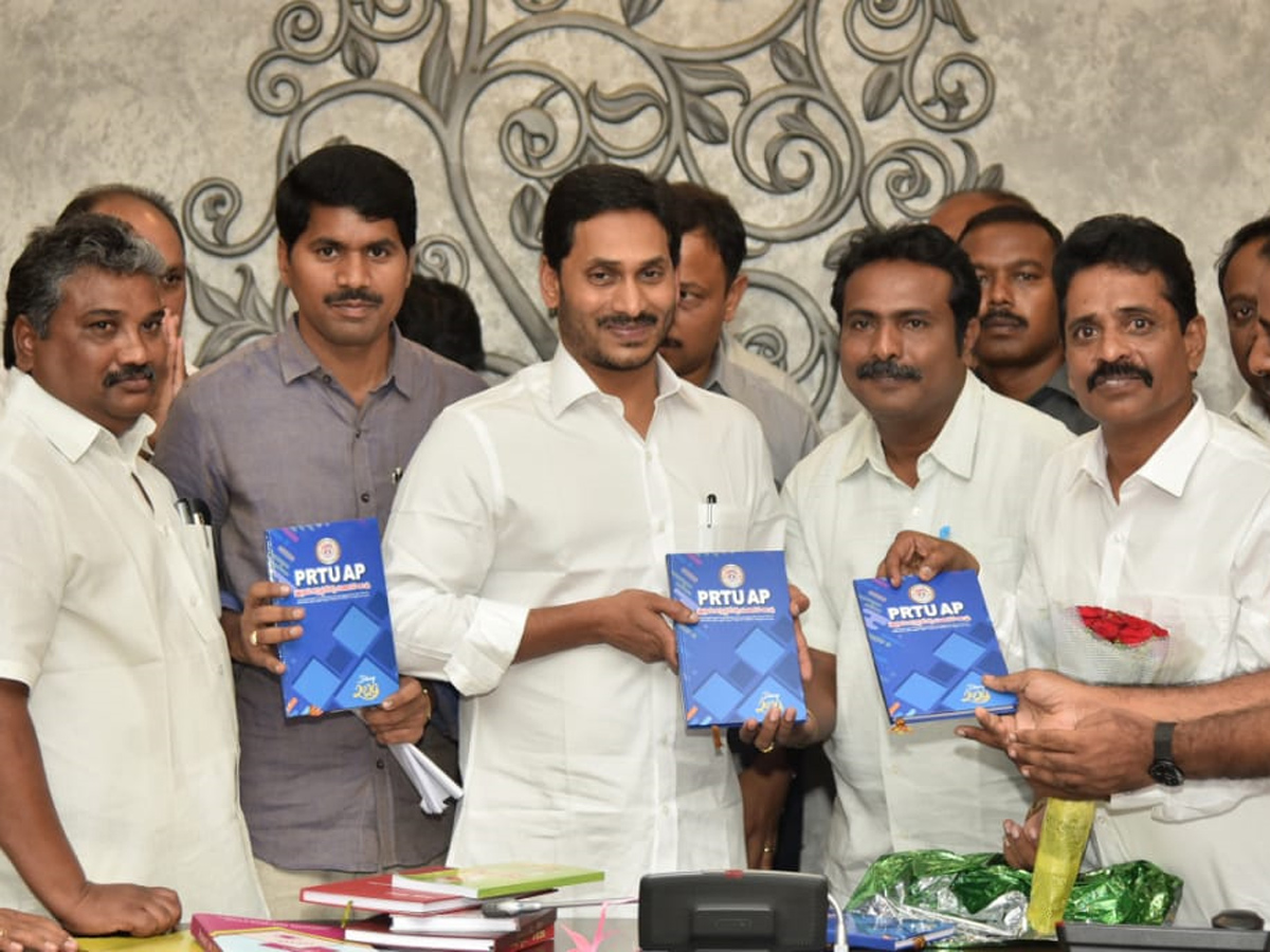 Ys Jagan Mohan Reddy Launch in Dairies 2020 Photo Gallery - Sakshi2