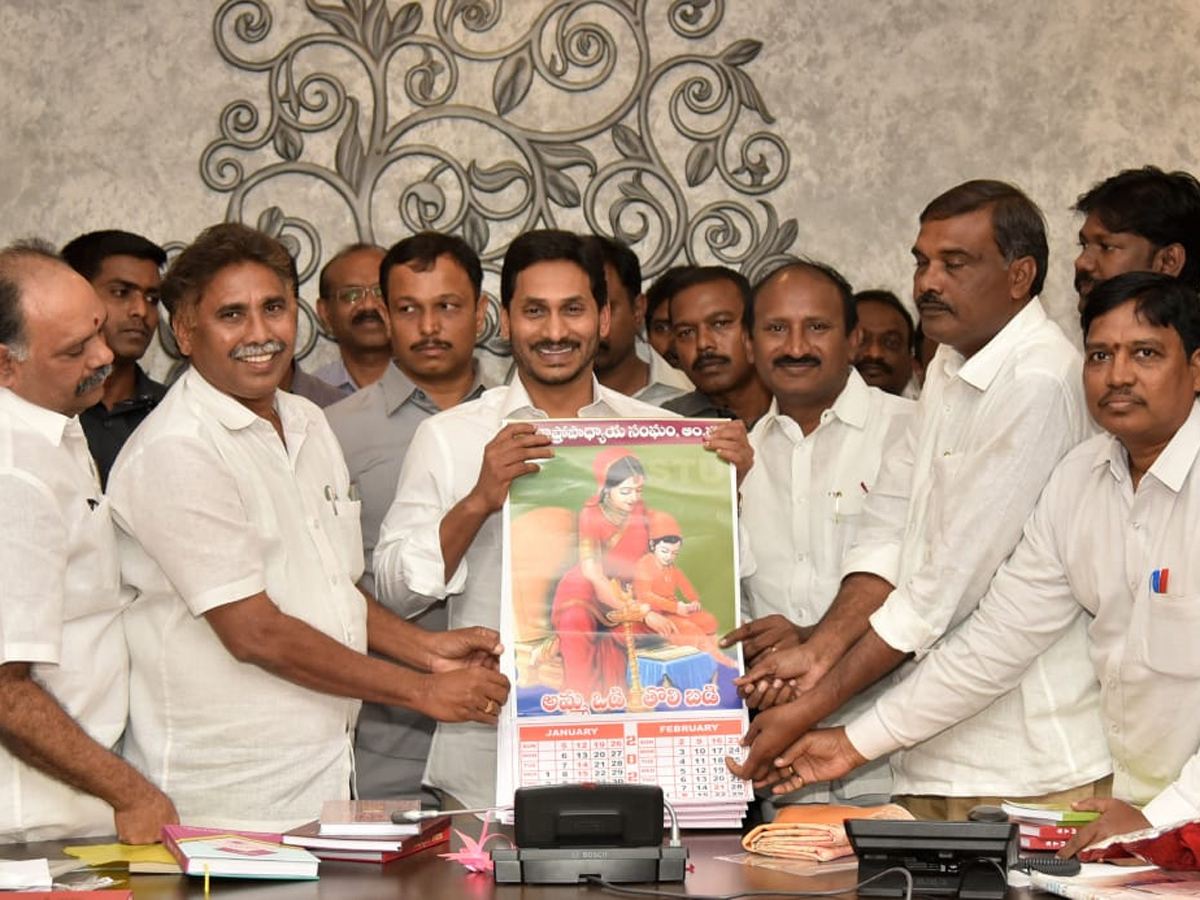 Ys Jagan Mohan Reddy Launch in Dairies 2020 Photo Gallery - Sakshi4