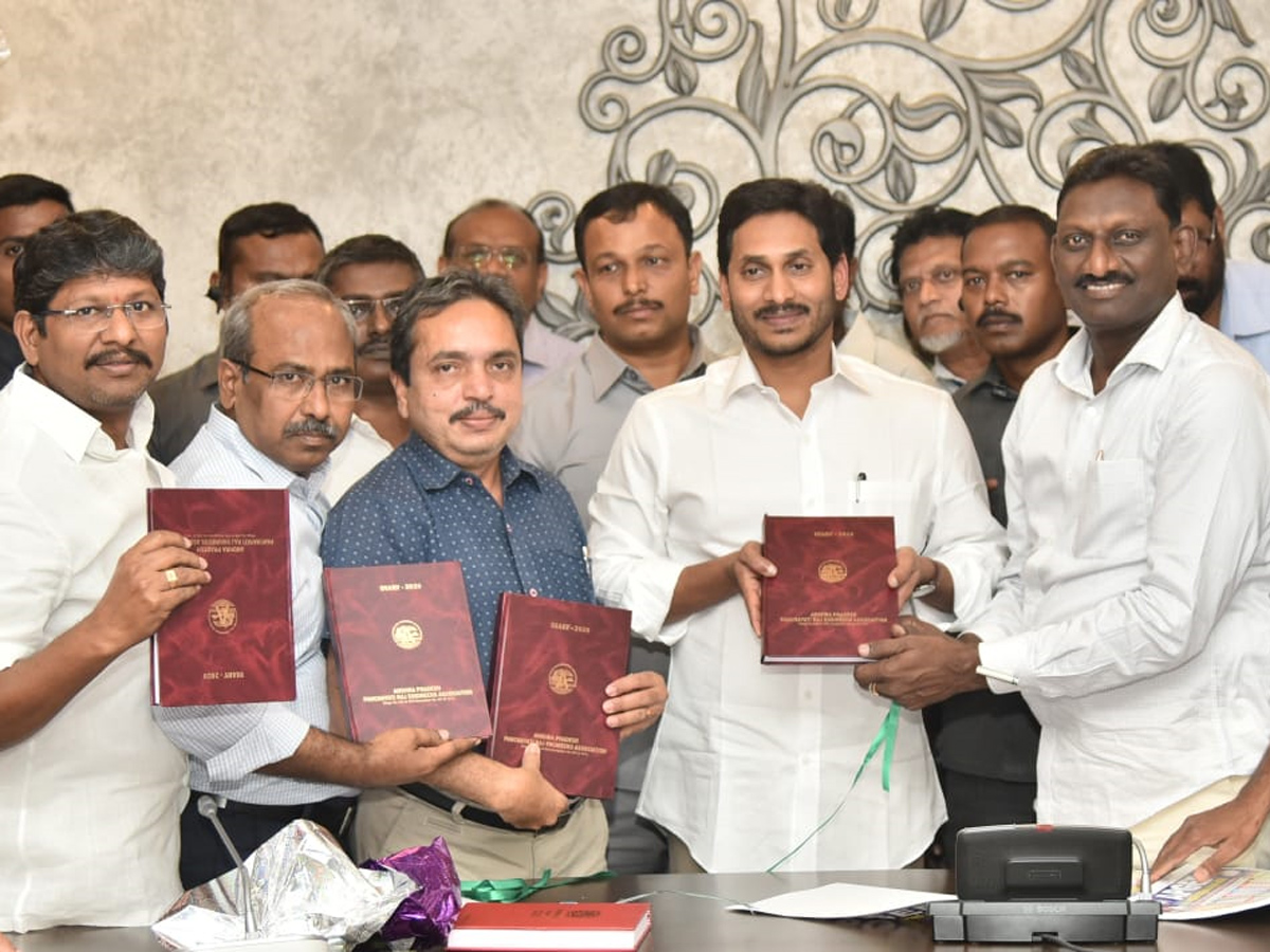 Ys Jagan Mohan Reddy Launch in Dairies 2020 Photo Gallery - Sakshi5