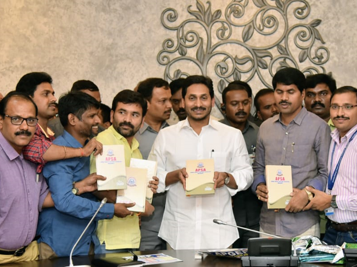 Ys Jagan Mohan Reddy Launch in Dairies 2020 Photo Gallery - Sakshi6