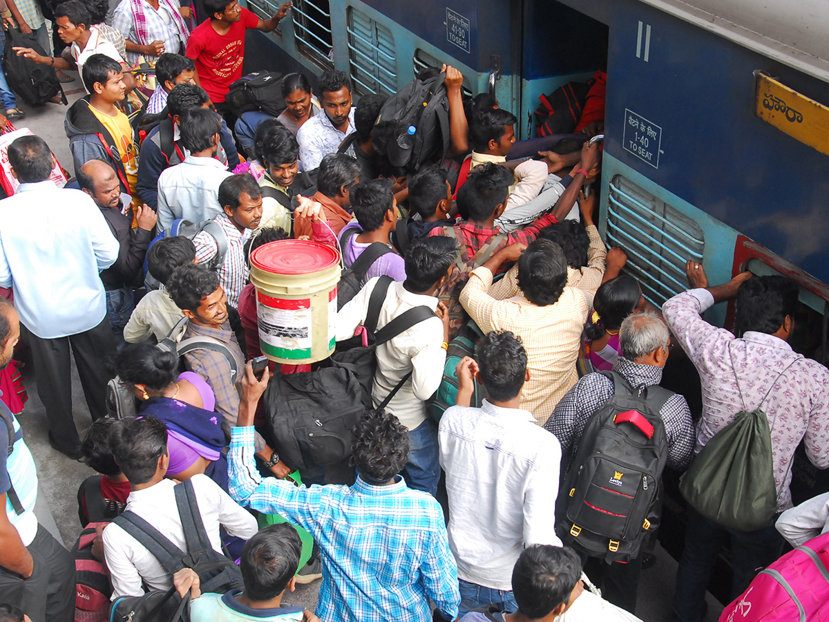 Huge Rush at Secunderabad Railway Station Sankranti Festival Photo Gallery - Sakshi10