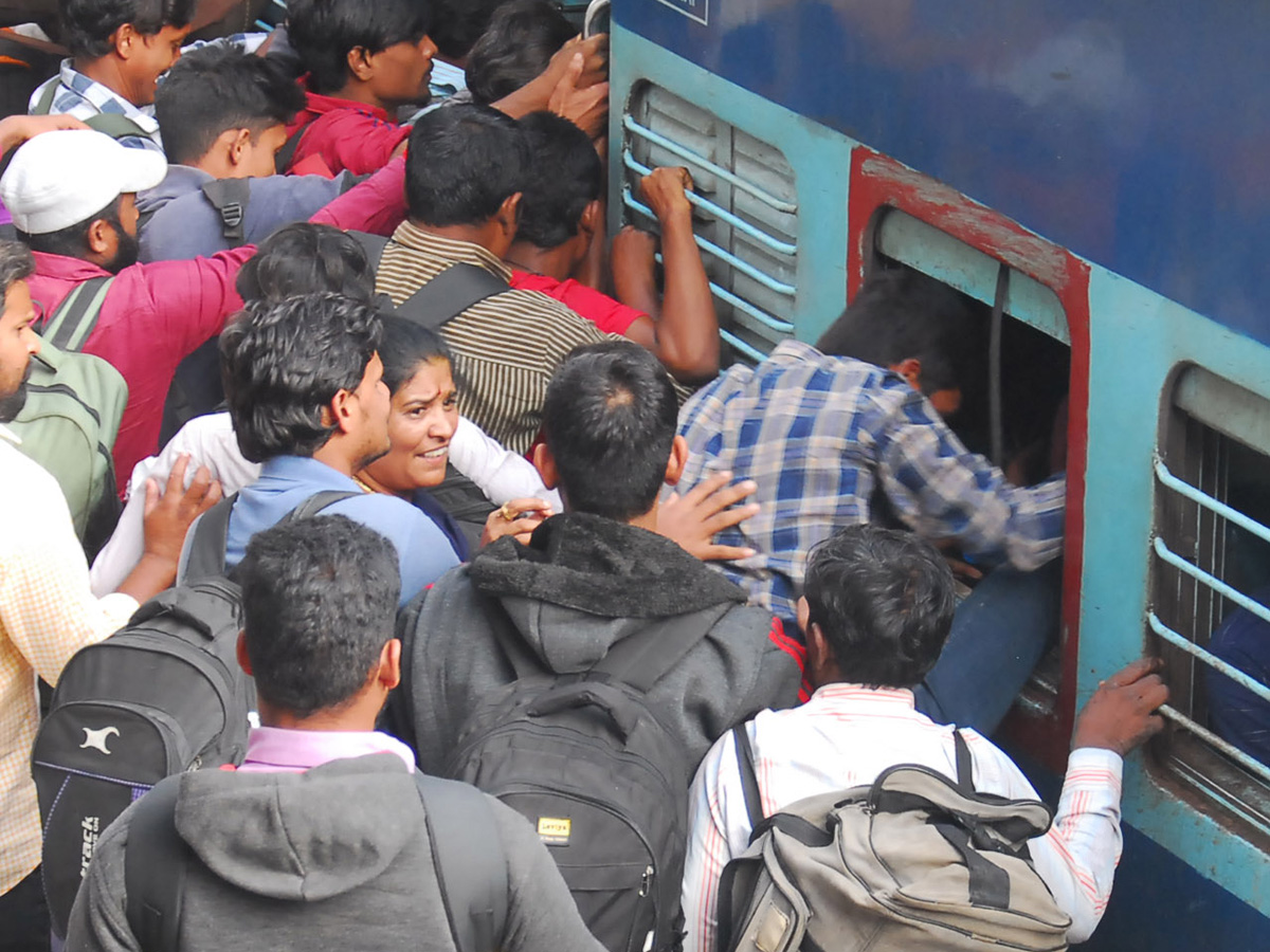 Huge Rush at Secunderabad Railway Station Sankranti Festival Photo Gallery - Sakshi12