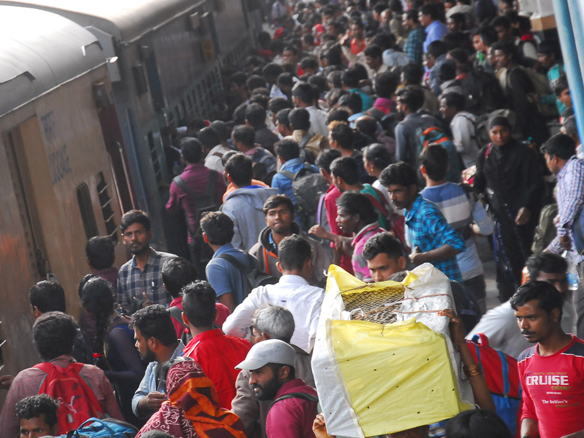 Huge Rush at Secunderabad Railway Station Sankranti Festival Photo Gallery - Sakshi13