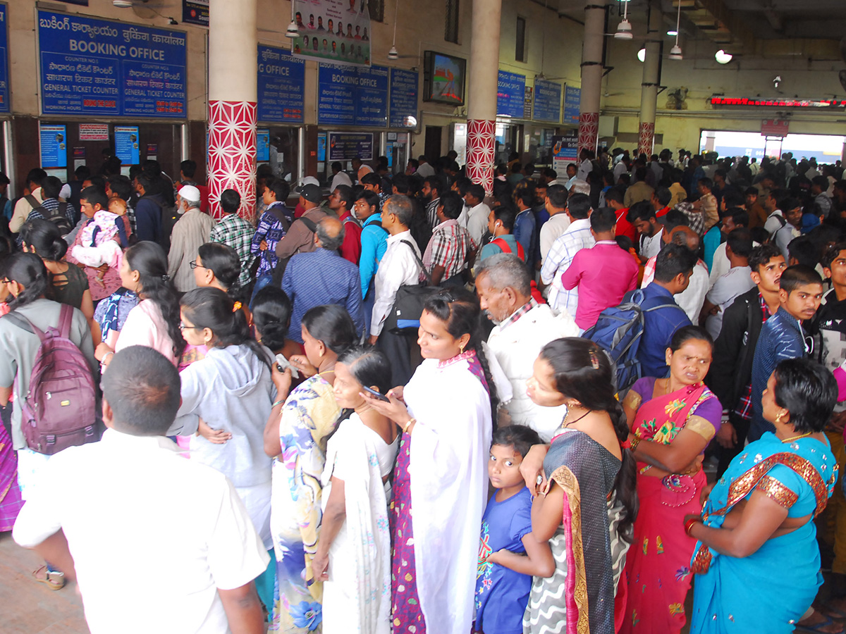 Huge Rush at Secunderabad Railway Station Sankranti Festival Photo Gallery - Sakshi14