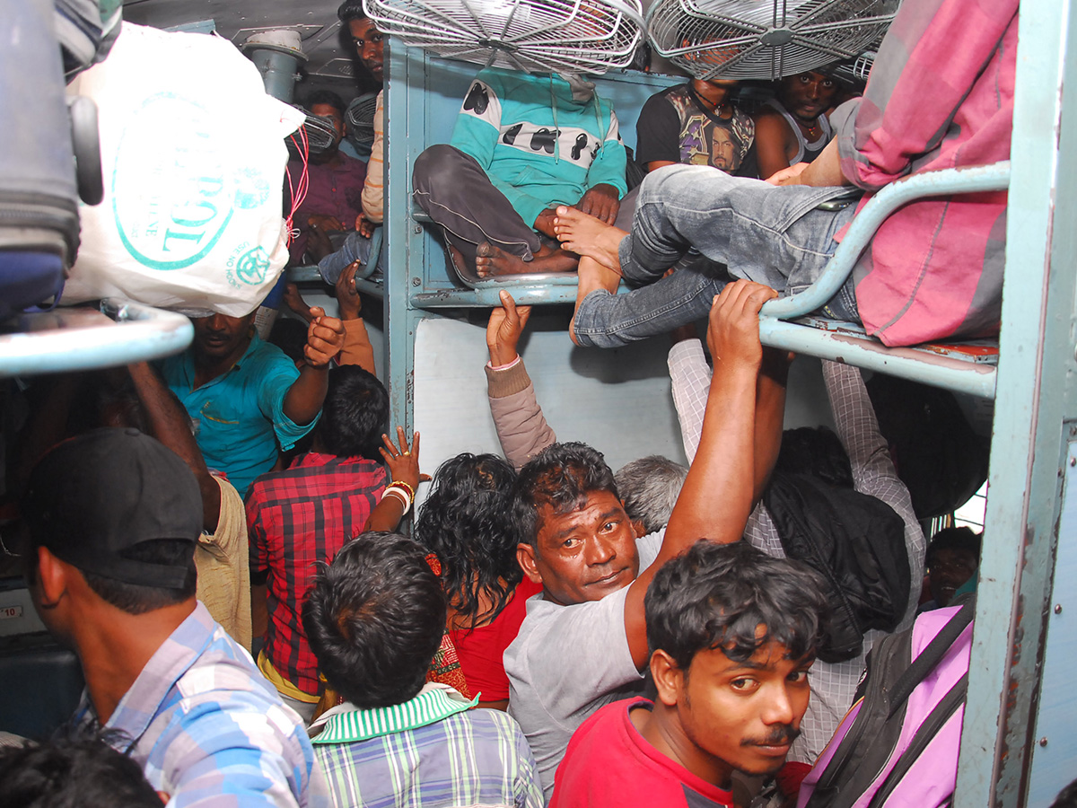 Huge Rush at Secunderabad Railway Station Sankranti Festival Photo Gallery - Sakshi15