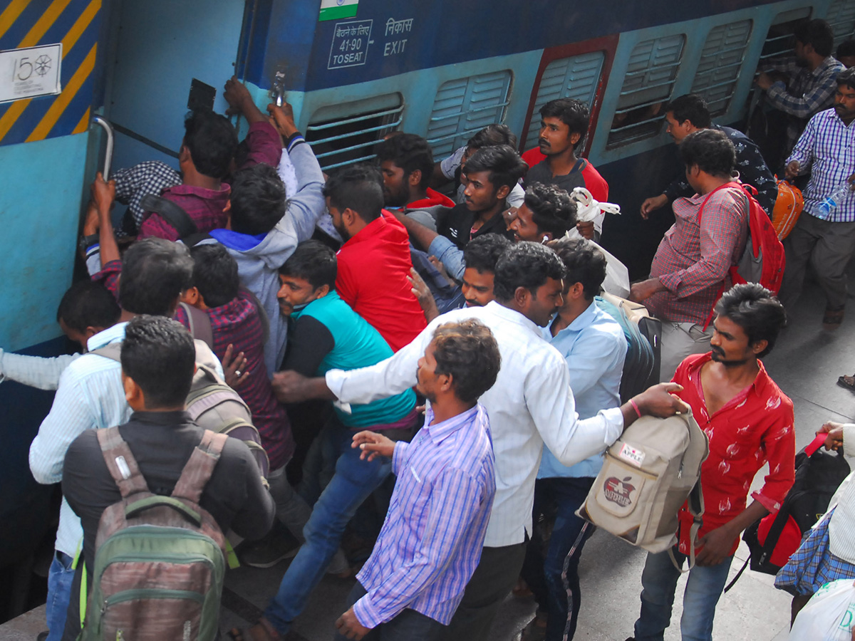 Huge Rush at Secunderabad Railway Station Sankranti Festival Photo Gallery - Sakshi8