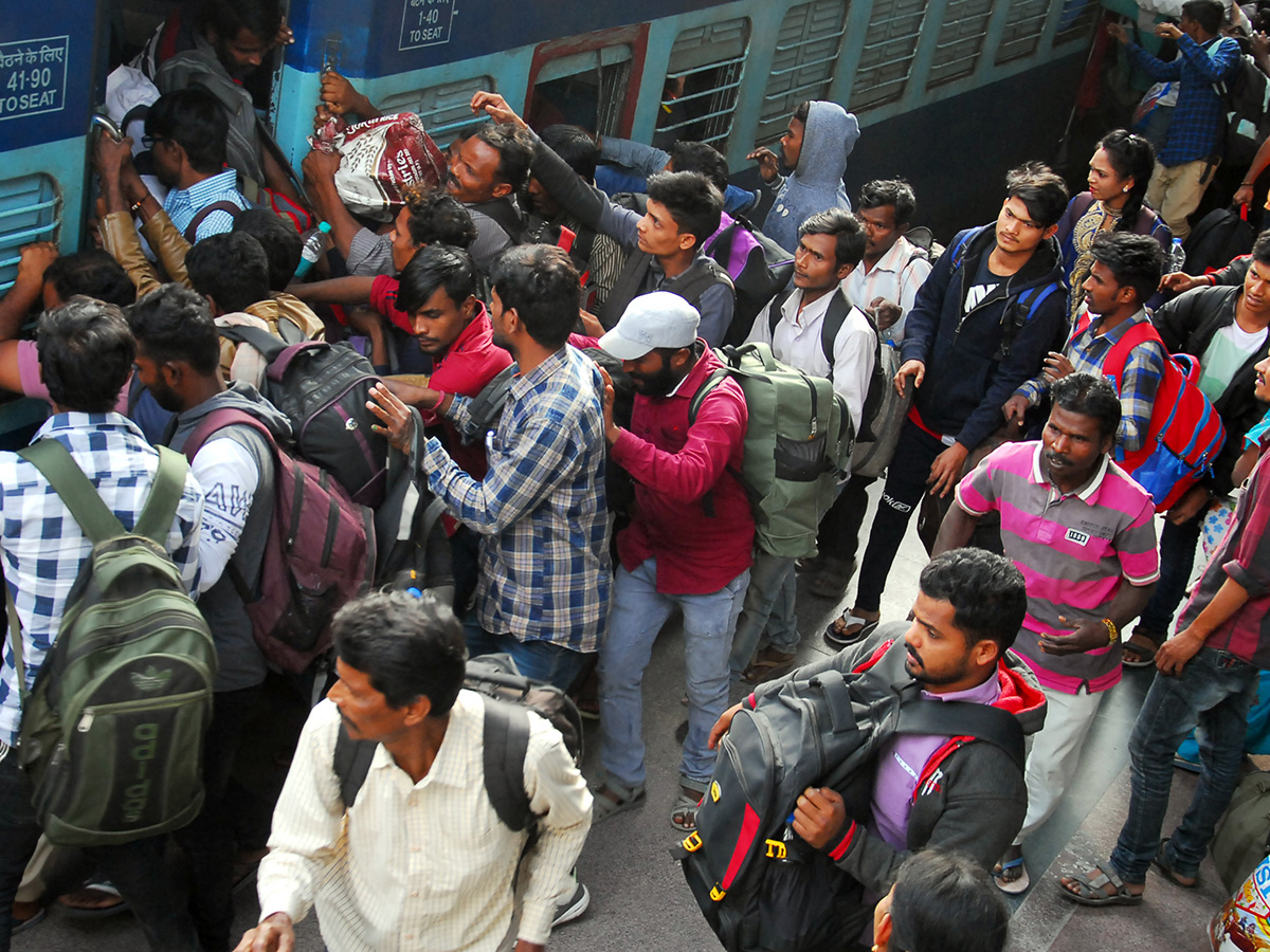 Huge Rush at Secunderabad Railway Station Sankranti Festival Photo Gallery - Sakshi9