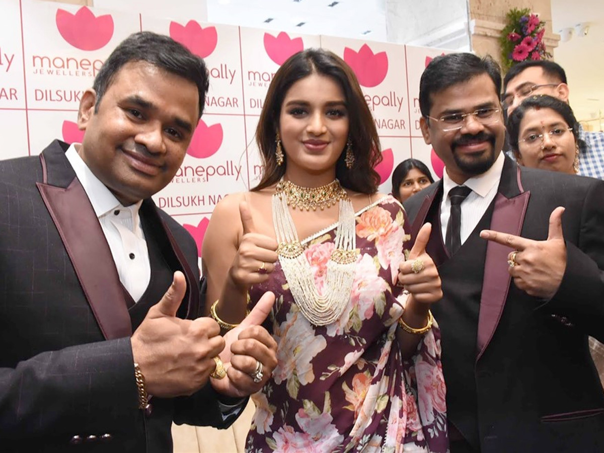 Actress Nidhi Agarwal Inaugurates Manepally Jewellers Showroom In Dilsukhnagar Photo Gallery - Sakshi9