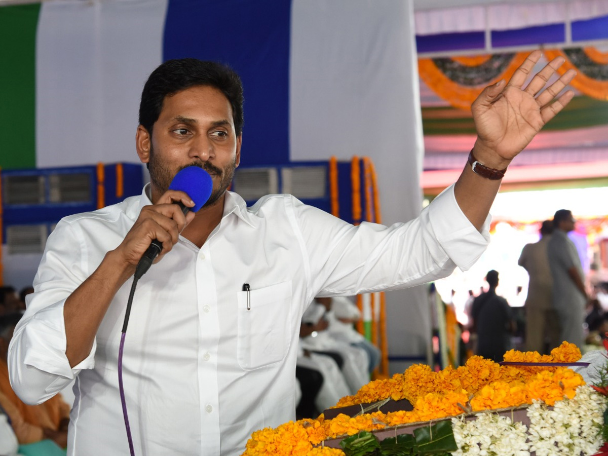 Cm Ys Jagan Launch Jagananna Amma Vodi Scheme Chittoor Photo Gallery - Sakshi10