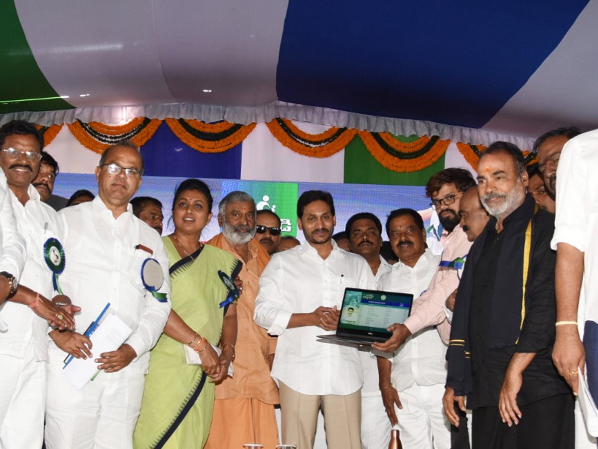 Cm Ys Jagan Launch Jagananna Amma Vodi Scheme Chittoor Photo Gallery - Sakshi11