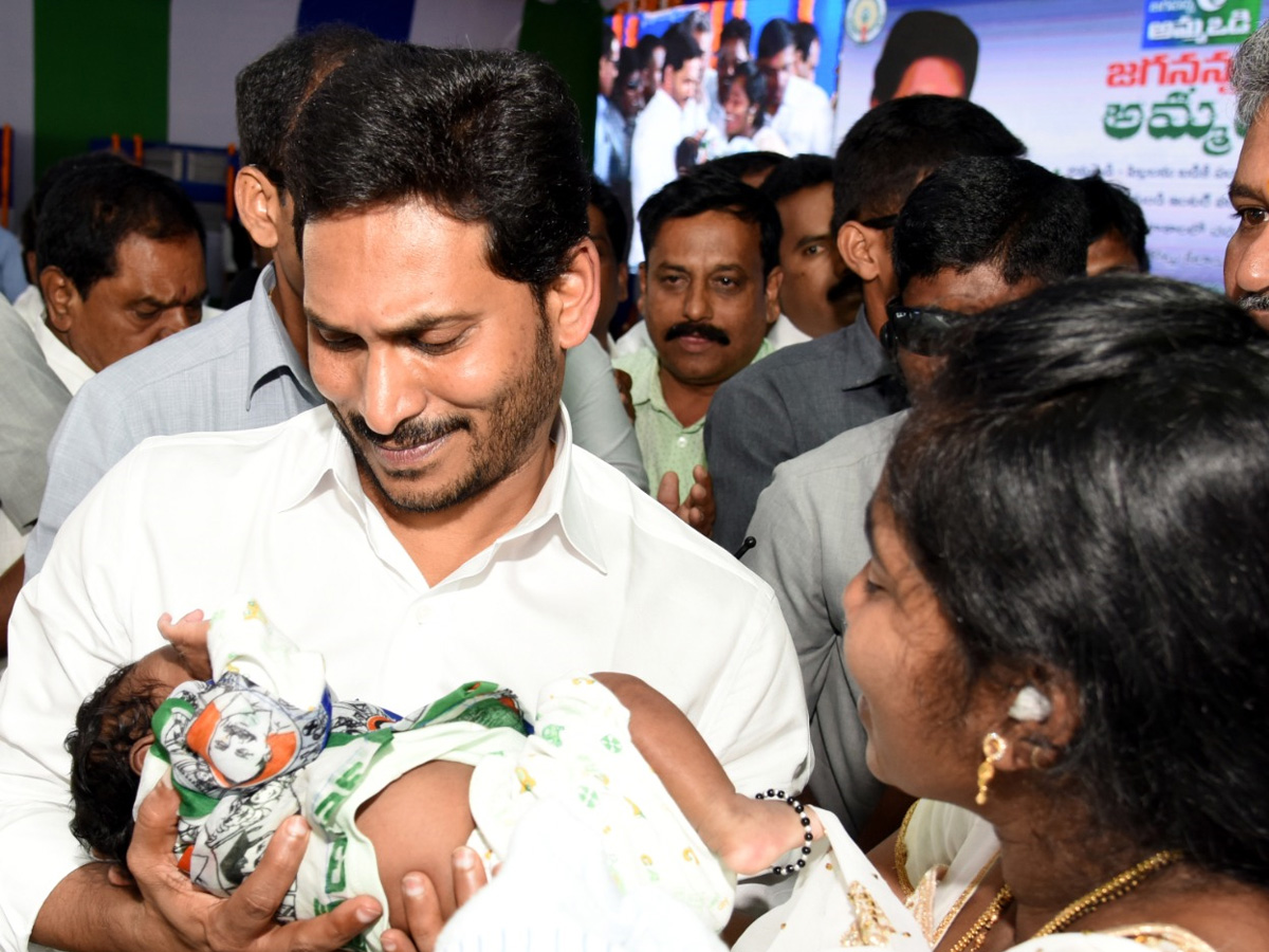 Cm Ys Jagan Launch Jagananna Amma Vodi Scheme Chittoor Photo Gallery - Sakshi2