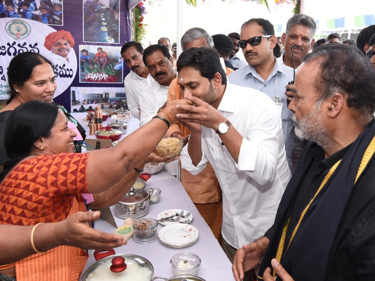 Cm Ys Jagan Launch Jagananna Amma Vodi Scheme Chittoor Photo Gallery - Sakshi21