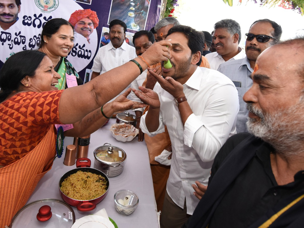 Cm Ys Jagan Launch Jagananna Amma Vodi Scheme Chittoor Photo Gallery - Sakshi4