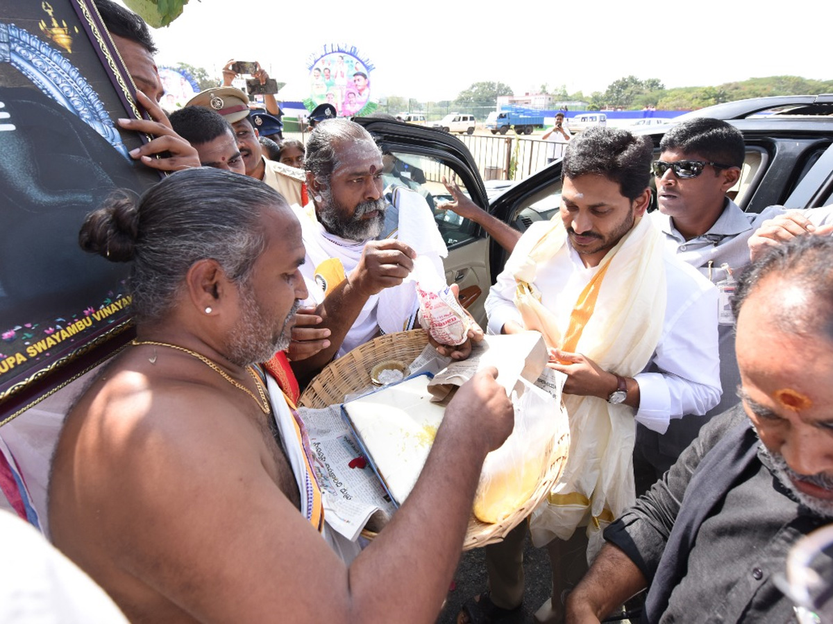 Cm Ys Jagan Launch Jagananna Amma Vodi Scheme Chittoor Photo Gallery - Sakshi5