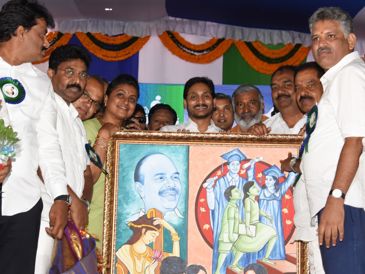 Cm Ys Jagan Launch Jagananna Amma Vodi Scheme Chittoor Photo Gallery - Sakshi8