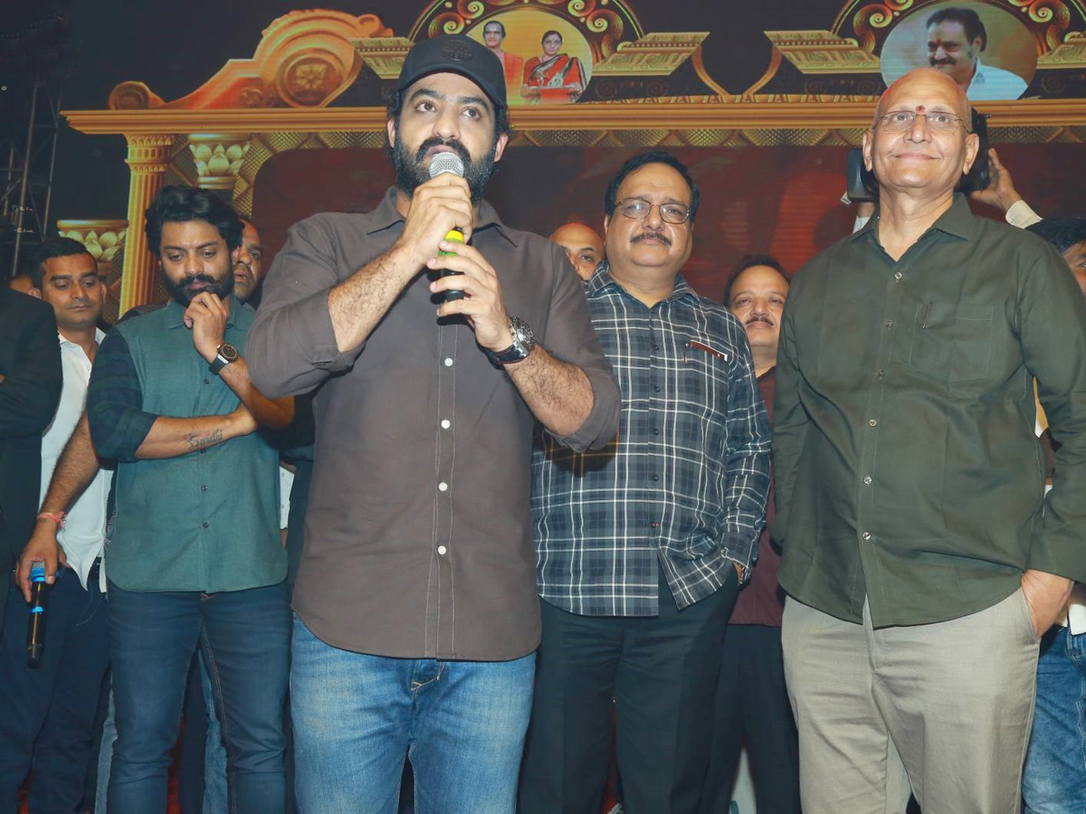 Entha Manchivaadavuraa Pre Release Event - Sakshi2