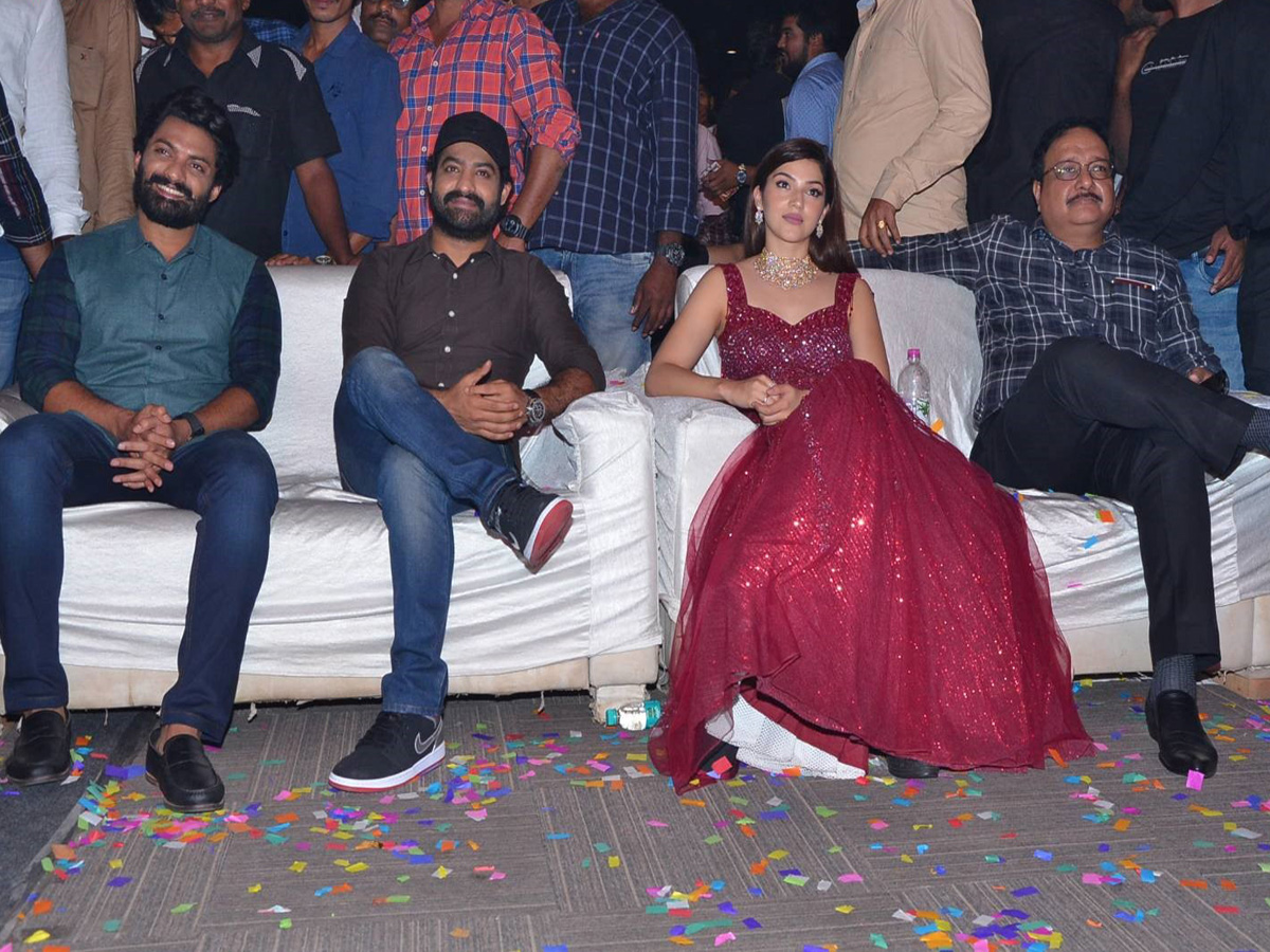 Entha Manchivaadavuraa Pre Release Event - Sakshi5