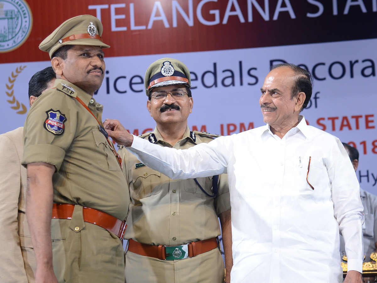 home minister mohammed mahmood ali to present police medals to cops Photo Gallery - Sakshi1