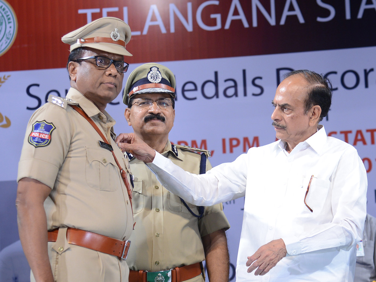 home minister mohammed mahmood ali to present police medals to cops Photo Gallery - Sakshi2