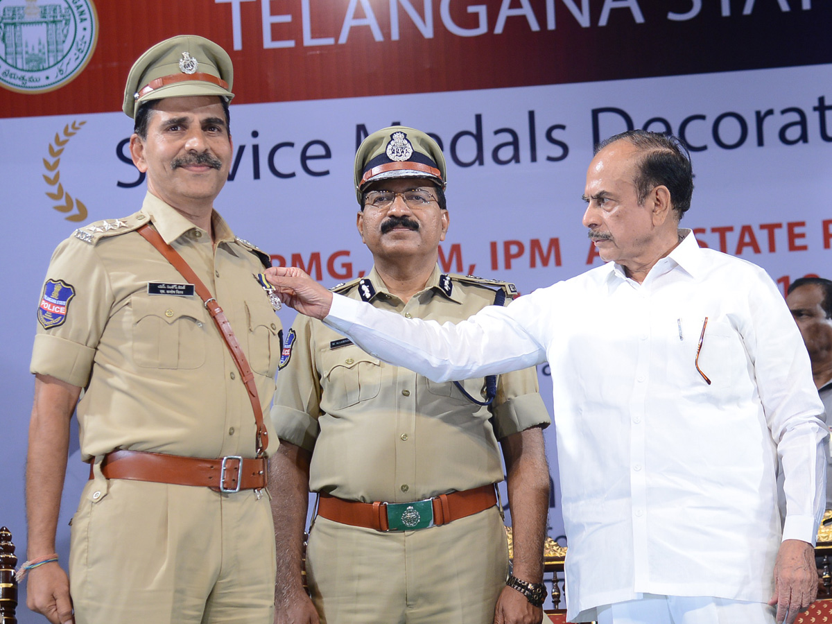 home minister mohammed mahmood ali to present police medals to cops Photo Gallery - Sakshi4