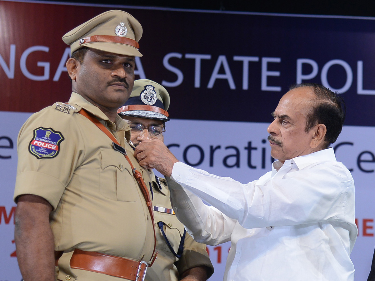 home minister mohammed mahmood ali to present police medals to cops Photo Gallery - Sakshi5