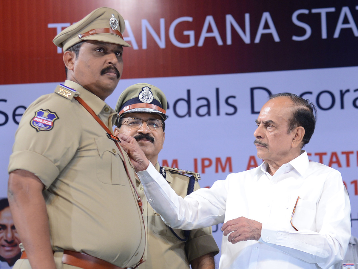 home minister mohammed mahmood ali to present police medals to cops Photo Gallery - Sakshi6