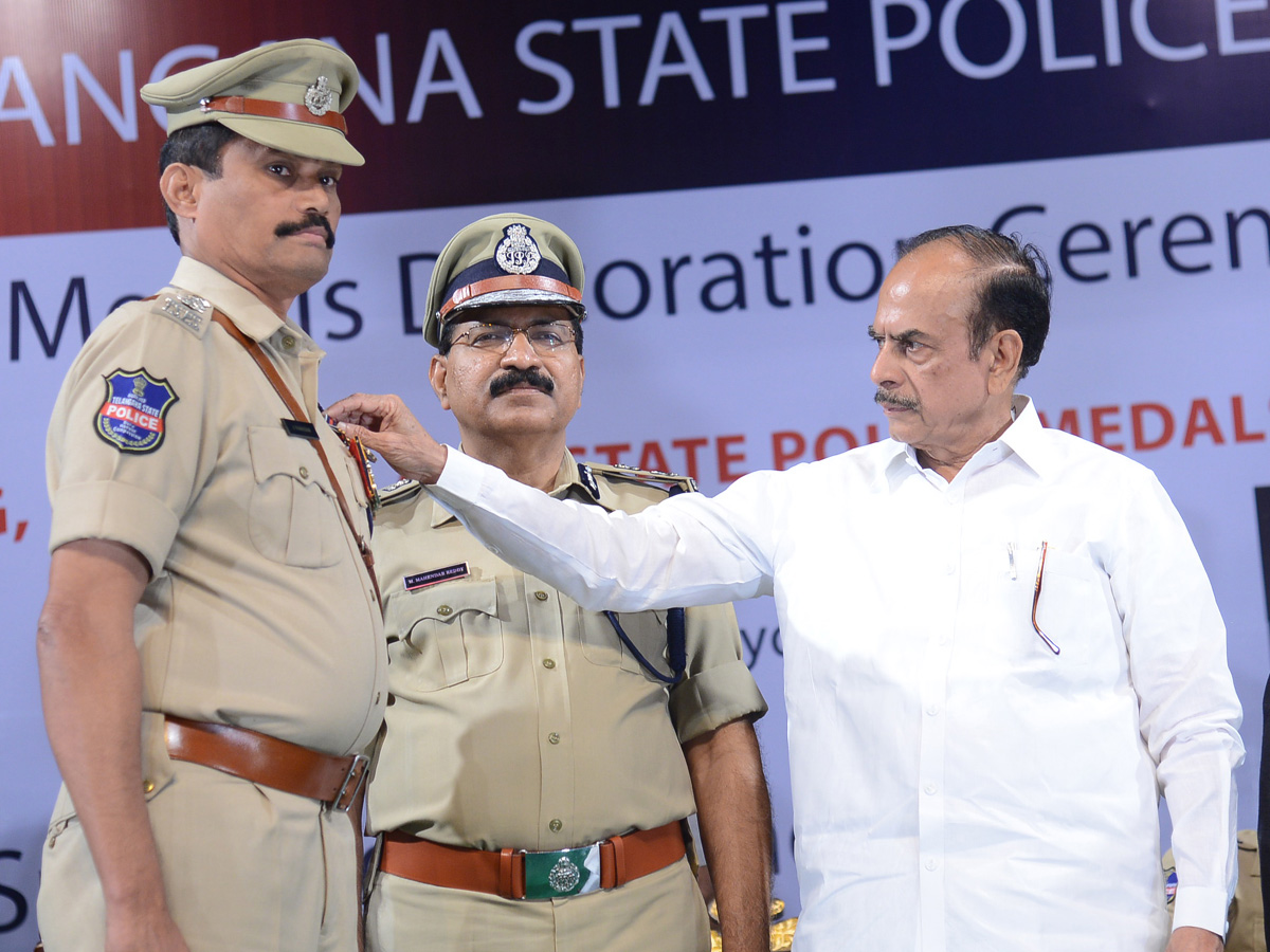 home minister mohammed mahmood ali to present police medals to cops Photo Gallery - Sakshi9