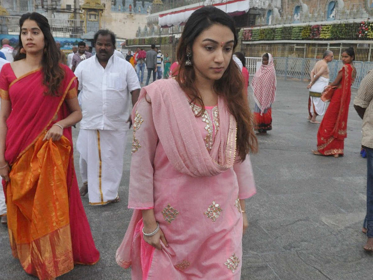 Jhanvi Kapoor Visits Tirupati Photo Gallery - Sakshi4