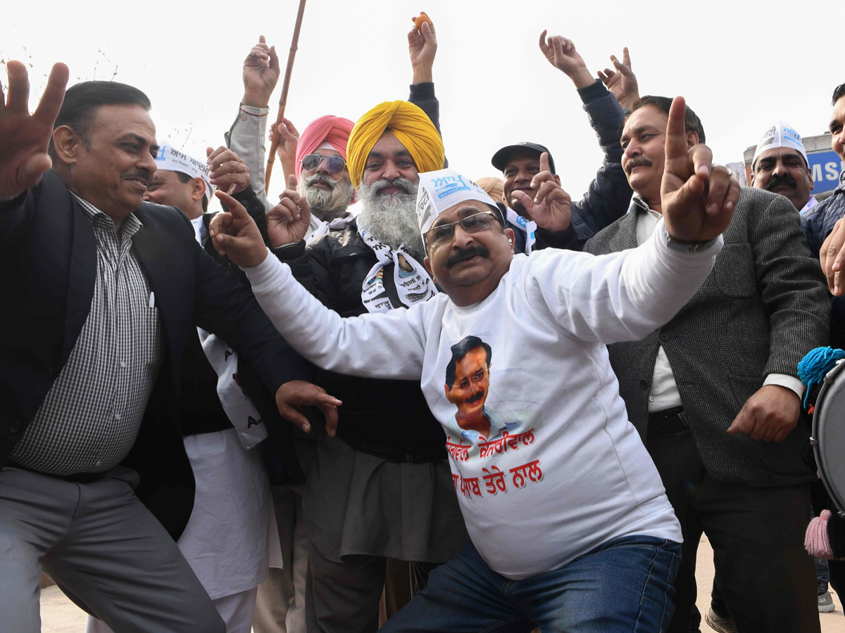 AAP Workers Celebrate Partys Victory in Delhi Assembly Elections 2020 Photo Gallery - Sakshi12